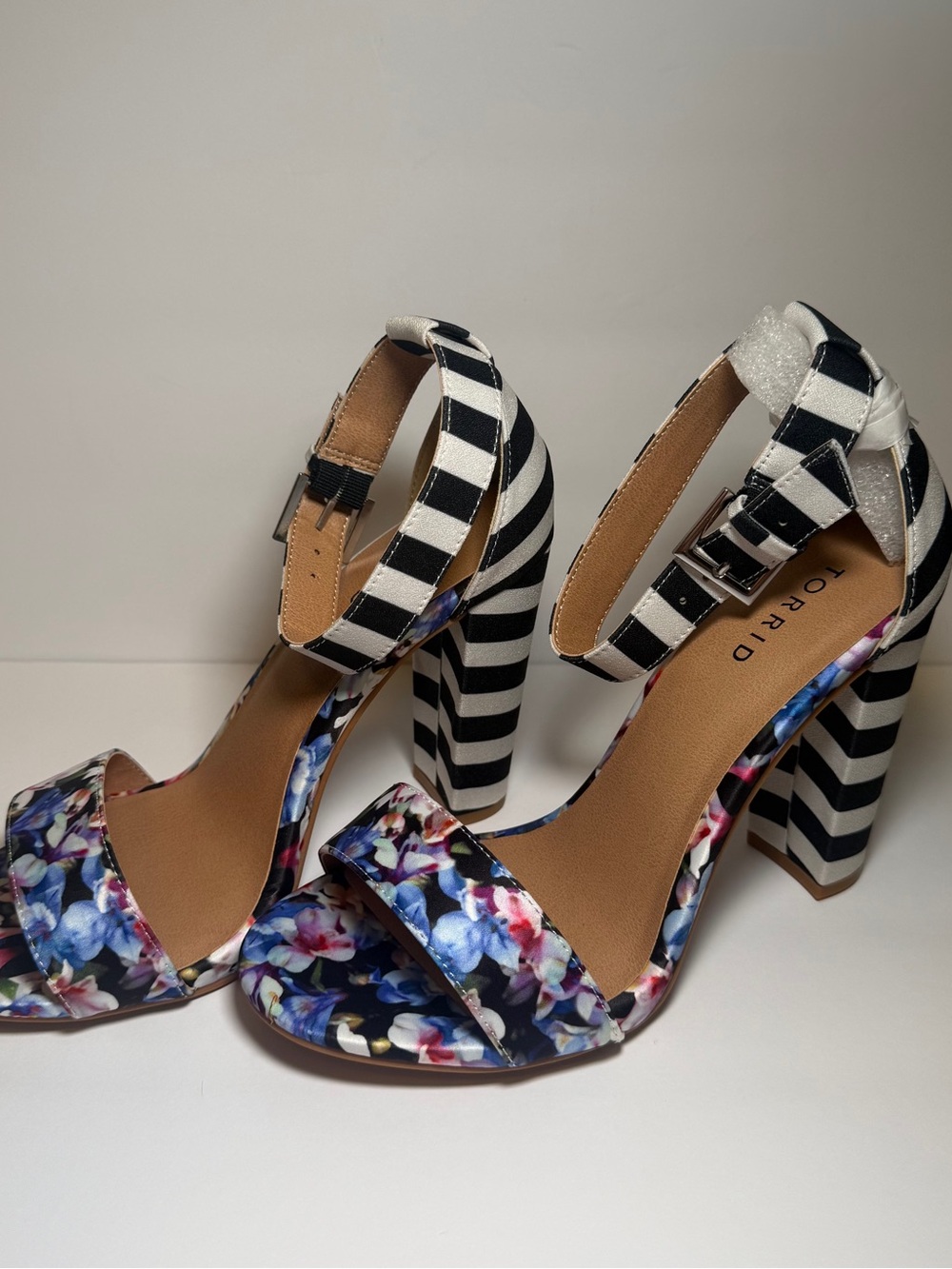 Torrid Black & White Striped Tapered Block Heel w/ Floral Toe Detail NIB 7.5W